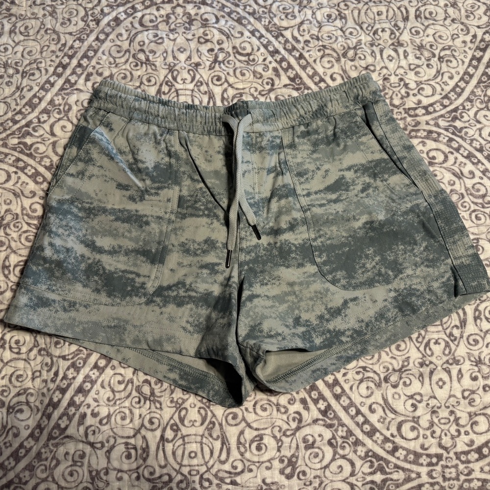 Athleta Farallon Women’s Shorts with 4 inch inseam